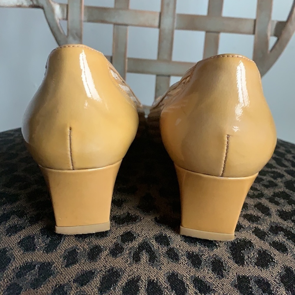 Stuart Weitzman Butterscotch Wedge Heels Size 6.5 - Picture 6 of 11